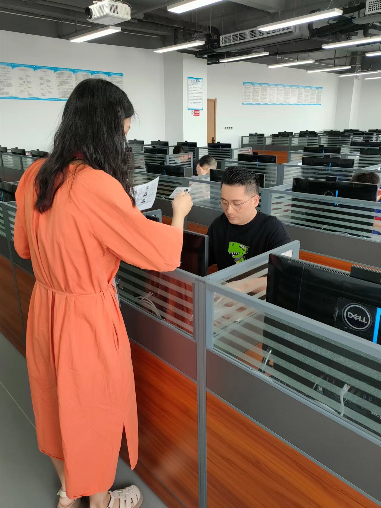 核对考生身份.jpeg 核对考生身份.jpeg